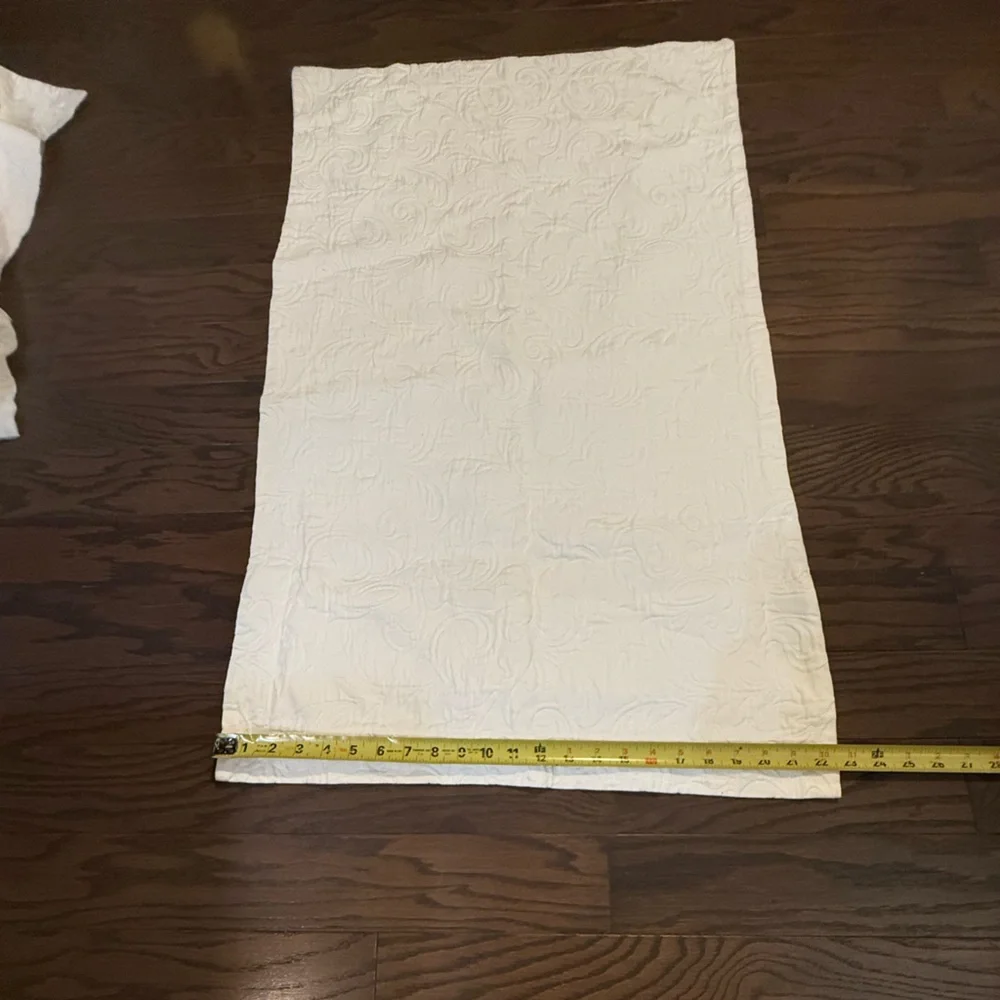 FRONTGATE 2 Matelasse White KING Pillow Shams